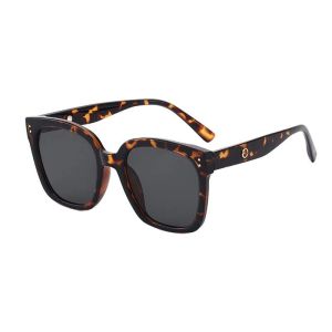 Yeni retro kare güneş gözlüğü kadınlar moda büyük boy lüks tasarımcı vintage siyah kadın güneş gözlükleri tonları uv400