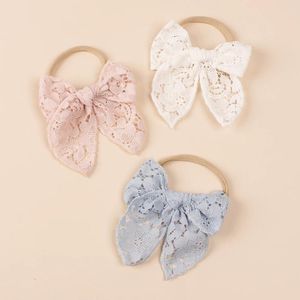 Hårtillbehör 15st/Lot Lace broderi Fabel Bow Nylon Baby Headband Soft Elastic Hairband For Toddler Girls Spädbarnstillbehör