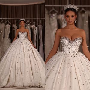 Elegant Crystal Beaded Wedding Dresses Strapless Sweetheart Neck Bridal Ball Gowns Sleeveless Bride Dresses Custom Made