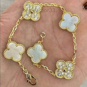 Van Four Leaf Clover Armband Armband Designer Van Clover Armband Charm för kvinnor 18K Guld Vitröd Blue of Pearl Link 4 Leaf 5 Blommor älskar smycken D3U