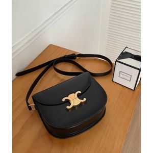 승리 아치 가방 반 둥근 안장 가방 아치 2024 새로운 정품 가죽 여성 고품질 One Shoulder Crossbody