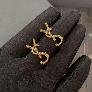 Stud Tasarımcı Küpe Kadın Marka Basit Mektupları için Küpe Küpe Y Gold 925 Gümüş Elmas Yüzük Leydi Küpe Takı Kulak Saplama Brincos Numaraları