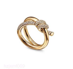 W9TB Band Rings Designer Ring Ladies Rope Knot Luxury With Diamonds Fashion For Women Classic Smycken 18K Gold Plated Rose Wedding Wholesale