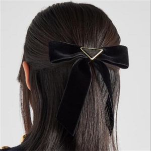 Projektant mody Odwrócony Trójkąt Bow Barrettes Designer Women Girls Velvet Hair Spin