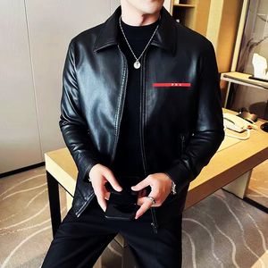 디자이너 남성 가죽 재킷 가을 스프링 스탠드 스탠드 카울러 지퍼 사이클 오토바이 패션 코트 블랙 패치 로고 장식 블랙 클래식 라펠 새로운 영국 스타일 정품