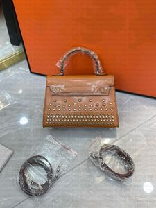 Модная женская сумка-тоут из натуральной кожи с заклепками и большой вместительной серебряной пряжкой, дизайнерская роскошная модная сумка