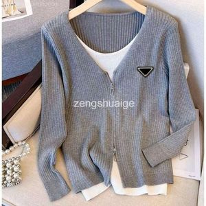 24SS Women's Hoodie High Neck Sweatshirt Fashion Plus Size Ströja broderad långärmad avslappnad sportkläder Högkvalitativ V-ringning Cardigan S-2XL