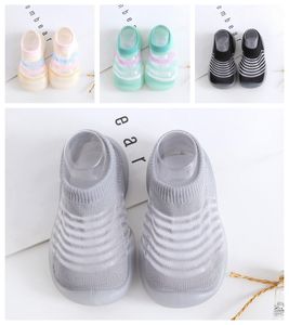 2024 NYA FÖRSTA WALKERS SOMMER GIRLS POYS KIDS LOVELY CANDY FÄRG SANDALER BABYS SKOR 1-4 år gammal Toddler Slipper Soft Sole Bottom Children Designer Shoes Non-Slip