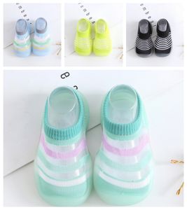 2024 NYA FÖRSTA WALKERS SOMMER GIRL BOY KIDS LOVELY CANDY FÄRG SANDALER Baby Shoe 1-4 år gamla småbarns tofflor mjuk ensam botten barn designer skor non-halp