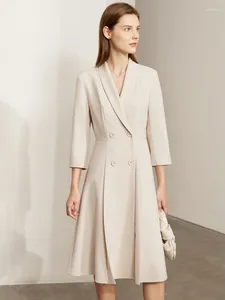الفساتين غير الرسمية Amii Minimalist Dress للنساء 2024 الربيع مزدوج الأكمام نصف الأكمام A-Line Slim Midi 72351029
