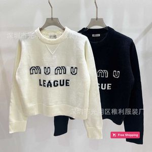 Designer kvinnors tröjor miu hem hög version Autumnwinter New Letter Jacquard Small Slim Fit Short Wool Sticked Women's Sweater LVV4