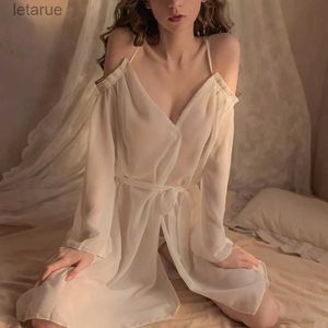 Kvinnors blusar skjortor Nya djupa V -axelunderkläderperspektiv Chiffonskjorta kjol Pyjamas Sexig Pure Desire Style Home Nightdress YQ240118