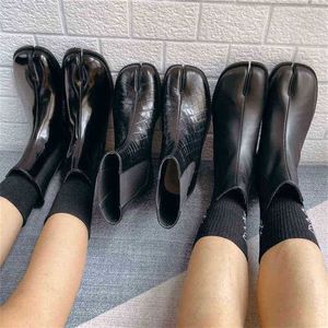 Boots Split Toe Shoes Womens Pig Feet Chelsea Short Summer Thin Leather Flat Bottom British Style Martin 220811