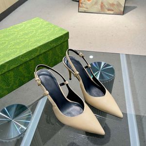 مصمم أحذية نساء Slingback كعب مضخة المعادن منتصف الكعب المدبب أحذية إصبع القدم في مخملية مضخات slingback