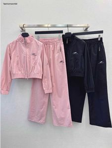 Tasarımcı Trailsuit Kadınlar 2pcs Marka Giysileri Kadın Moda Pantolonları Pantolonlar Jogging Wear Ceket Pantolonları İki Parçalı 19 Ocak 19