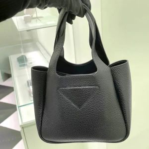 Oryginalna skórzana torebka klasyczna trójkąt torba moda damska designerka wysokiej jakości torby na ramię w torbie metalowe zamykanie męskie worki do koszyka sprzęgła