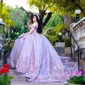 豪華なラベンダーQuinceaneraドレスキラキラしたビーズのアップリケフラワーバースデースウィート16ドレスプリンセス卒業ヴェスティドデ15アノス