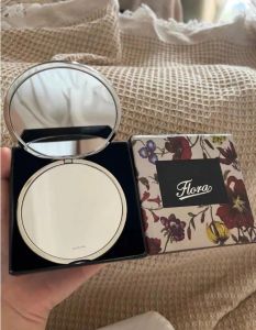 Flora Deluxe Silver Designer Letter Round Travel Makeup Makeup Mirt