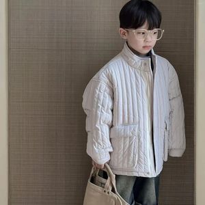 ダウンコートチルドレン服の子供カジュアル2024秋と冬の韓国スタイルの男の子キルトブラックルーズショートショートジャケットウォーム