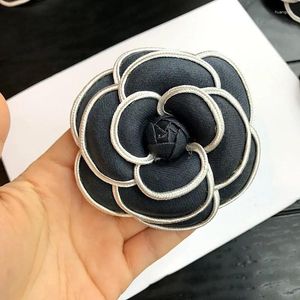 Brooches Korea Simple Big Fabric White Saturna Flowers For Women Fashion Clothes Corsage Jewelry Accessories Wholesale