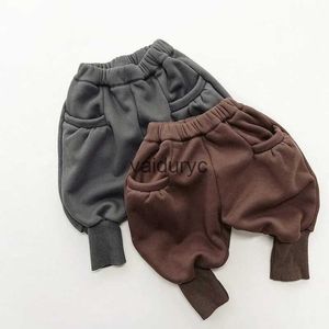 Pantaloni dei pantaloni 2023 inverno nuovi pantaloni harem in pile più velluto pantaloni causali spessi neuci per ragazzi ragazzi bambini caldi pantaloni da bambino abiti da bambino h240508