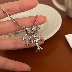 2024 Designer Brand Cross Ch Necklace For Women Chromes Style Herr Titanium Pendant Diamond Small Male Hip Hop Chain Heart Men Classic Jewelry Neckchain J6to