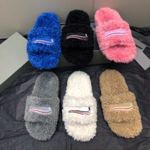 Luksusowe Paris Slajdes Designer Mężczyźni Kapłaty Ladie pluszowe zimowe futro Furry Furry ciepłe litery Sandał Wygodne rozmyty dziewczyna Flip Flip Flip Slipper Wool Slider Wtih Box