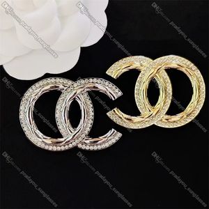 Broche pequeno estilo perfumado com listras cruzadas alfinetes strass terno colarinho acessórios de material de liga