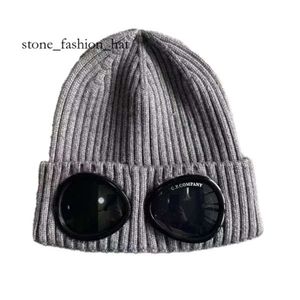 CP HAT DESIGNER Två linsglasögonglasögon Beanies Men CP Stickade hattar Skull Caps Outdoor Women oundvikliga vinter Beanie Black Grey Bonnet 1625