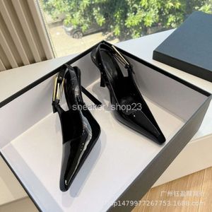 Seksi Ayakkabı Yüksek Kardeş Tasarımcı Lourent Lacquer Leydi Topuk Tarzı Pompası Saiint Single 2024 Yeni Siyah Deri Saçlı Kadınlar Zarif Ayakkabıları Fransız Sandalet 7Uhg
