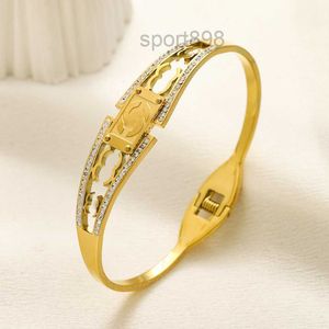 10Style Luxury Fashion Letter Designer Mens Bangle Women Armband Varumärkes smycken Tillbehör Högkvalitativ årsdag