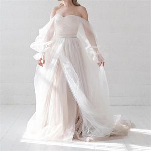 Festklänningar rak elegant tyll bröllopsklänning från axelkorsetten långa ärmar bakåt spetsar upp golvlängd kaskad för brudklänning