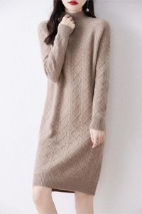 カジュアルドレスメリノウールのセーター肥厚ドレス公式2024秋と冬の女性の縞模様のケーブルフラワーペンシルスカート