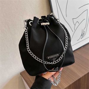 Number 5821 Net-red nylon fabric casual chain portable small for women's new bucket trendy crossbody bag