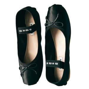 Miui Bow Silk Yoga Ballet Flat para Mulher Homens Sapato Casual Designer Outdoor Tazz Sandália Loafer Couro Sexy Vestido Sapato Moda Dança Caminhada Treinador Sapatos