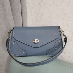 Millie 27 Retro Fashion Top Quality Chain Design Twist Lock Expling and Close Comblestone Leather Leather Classic Handbag Counter Messenger Bag Base Black.