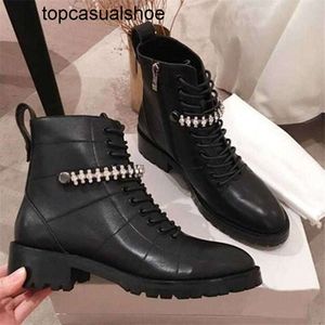 JC Jimmynessità Choo Boots Combatti abbellito in pelle abbellita Cruz Crystal Black Shoes Woman Domenne Grainy Brand Knight Short Motorcycle Short