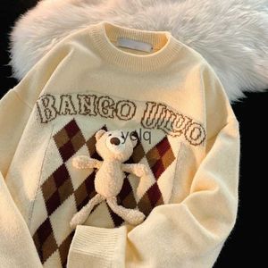 Kvinnors tröjor Kawaii Bear Doll Decoration Knit Tröja Män och kvinnor Vinter Ny mode Casual Lazy Style Oversize Par Pullover Topyolq