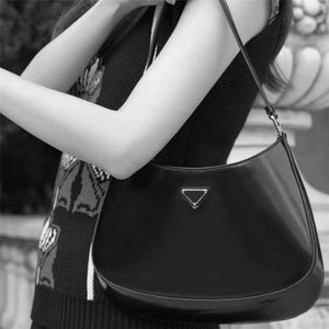 Designer luxurious handbag crossbody single shoulder bag crescent shaped high-quality fresh and trendy women's fashion is great gift 7889