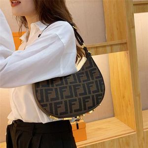 celebrità popolare ascellare per le donne 2023 inverno nuova lettera singola spalla mezzaluna versatile borsa da donna portatile Fabbrica online vendita al 70%