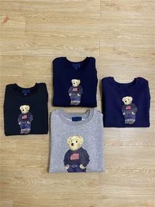 T-shirt classica da uomo in cotone sciolto con collo rotondo stampato orso peluche pullover a maniche lunghe maglione orso taglia standard USA S-XXL
