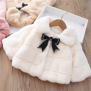Cappotto di pelliccia invernale da ragazza 2024 Nuove giacche di pelliccia di coniglio imitazione Cappotto corto con fiocco comodo e dolce