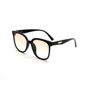 Designer solglasögon för kvinnor mode mångsidiga glasögon klassiska ultravioletssäkra solglasögon män solglasglasglasögon adumbral glasögon