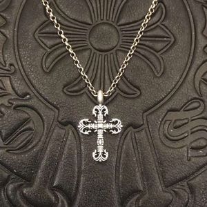 2024 Designer Brand Cross Ch Necklace For Women Luxury Chromes Croquet Flame Mens Hip Hop Old Sweater Chain Heart Men Classic Jewelry Pendant Neckchain 01o0
