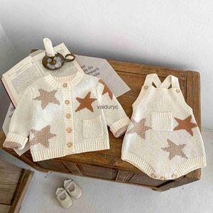 Set di abbigliamento 2024 primaverila primavera star star pattern knitting set da tasca senza maniche per neonati + cappotto cardigan 2pcs abiti da bambino H240508