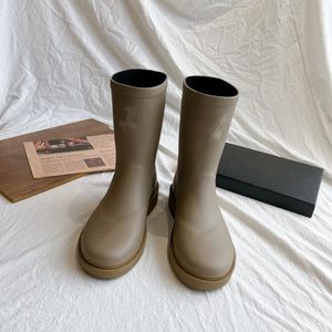 10a botas de chuva de borracha vulcanizada feminina, designer de luxo, botas de cano médio, sandálias femininas de cano alto