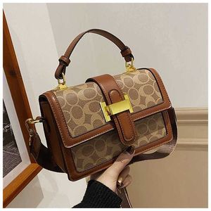 Kadınlar için çok yönlü küçük kare yeni el tipi kadın moda kontrast renkli omuz trend crossbody 6125