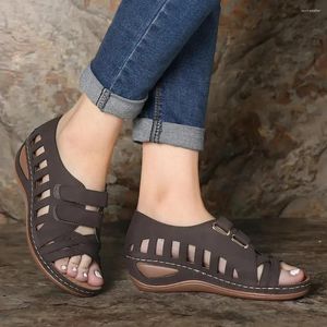 Sandali 2024 scarpe da donna fatte a mano con gancio in pelle da donna estiva scarpe comode da donna per madre taglie forti 35-43