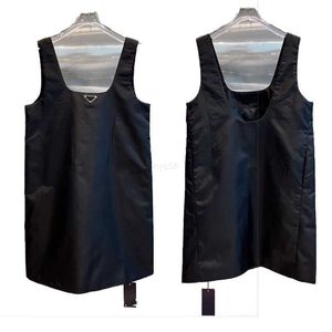 Damen Tanks Camis PRA23 neues Sommer-Klassiker-Dreieck-Standard-Neckholder-Rock Nylon ein Wort-Westen-Kleid