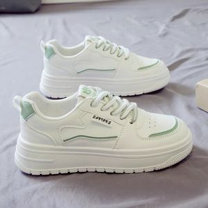 Andningsbara kvinnor som löper skor Lätt anti-halk Kvinnlig sportsdesigner Vandringskor utomhus mjuka kvinnors sneakers snör upp mode ladyes tennisfabrik 880